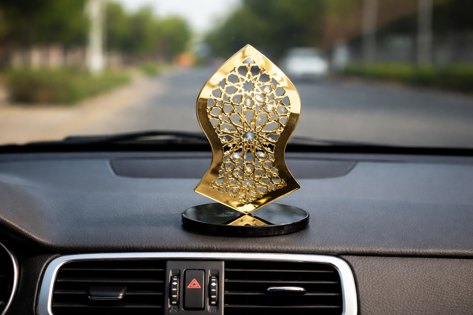 NALAIN PAK MUBARAK CAR DASHBOARD STAND PREMIUM . - Gold Islamic Decor